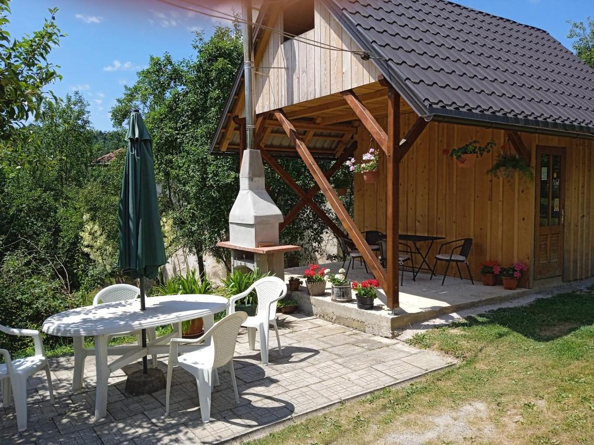 Villa Kuca Za Odmor Lesnica Brod na Kupi Esterno foto